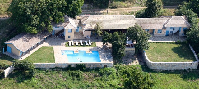 Luxurious country house with private pool, giant terrace with panoramic views in Pomoshtitsa