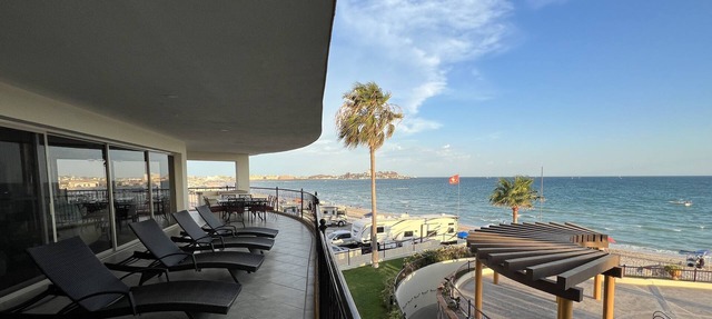 Luxurious former model - 4 bed/4 bath/4 pools wrap around balcony in Puerto Peñasco