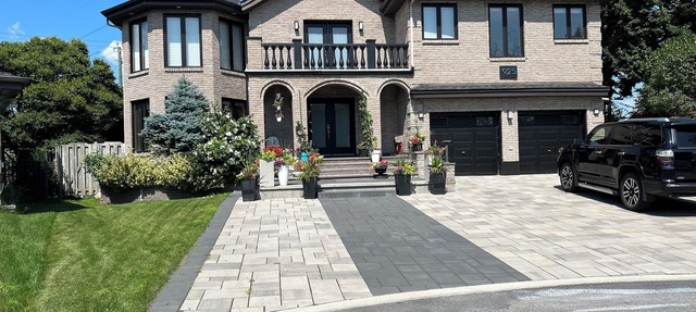 Luxurious home with indoor pool and spa in Brossard