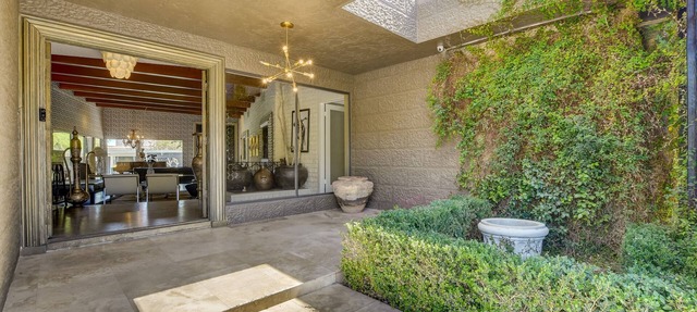 LUXURIOUS PRIVATE ESTATE PRIME LOCATION, L ,T, R in Las Vegas
