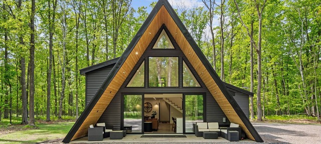 Luxury A-Frame Cabin Hot Tub + A-frame Sauna in Willow River