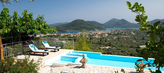 Luxury villa overlooking the sea with private pool-Villa Lily in Lefkada