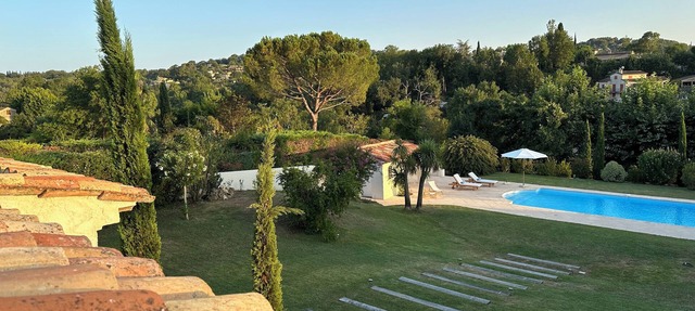 Magnifique Villa Provençale 190m2 Jardin de 3000 m2 Grande Piscine in CHATEAUNEUF