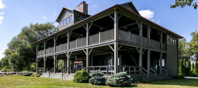 Majestic Lake Erie Cabin Ideal for a Group Getaway in Ontario in Harrow
