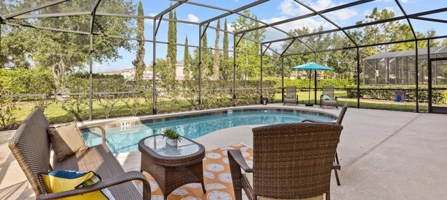 Massive 6 bedroom with King Beds in Davenport