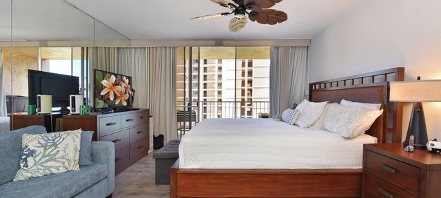 MISO COMPHY Cozy ocean view studio condo in peaceful Lahaina with AC, Pool & Gym in Lahaina
