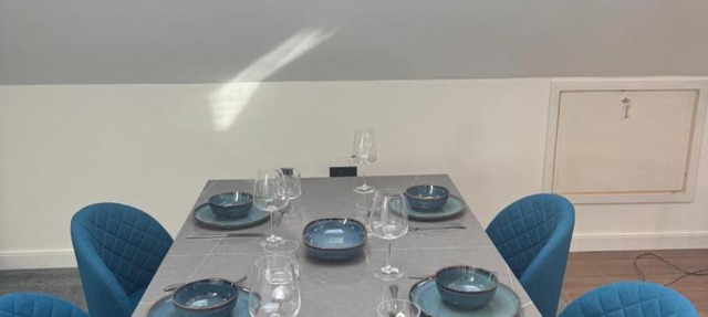 Modern 2 bedroom Penthouse with car parking in Oldland Common