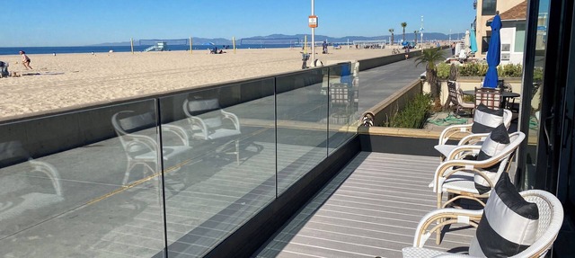 Modern 2BDRM/2BATH Beachfront Condo in Hermosa in Hermosa Beach