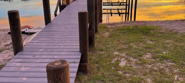 Monkey Business – Private Lake, Dock, Stunning Views, Close to Gainesville UF in Hawthorne