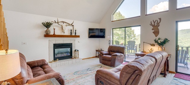 Murphy Cabin w/Deck & Sweeping Mountain Views! in Murphy