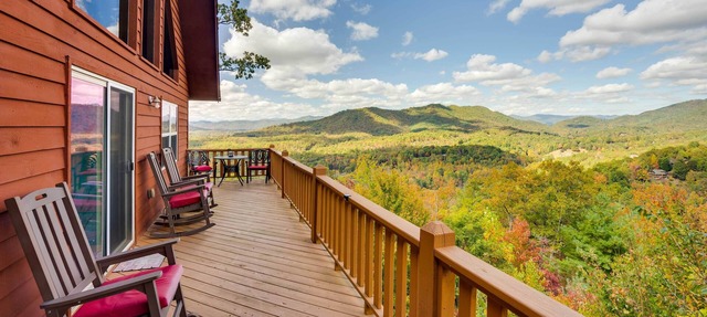 Murphy Chalet w/ Fire Pit & Stunning Mountain View in Murphy