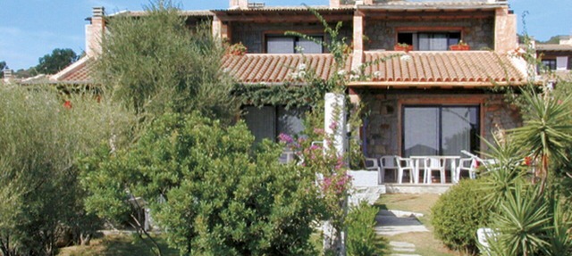 Nice apartment in villa for 6 guests with A/C, TV, terrace and pets allowed in Sant'elmo