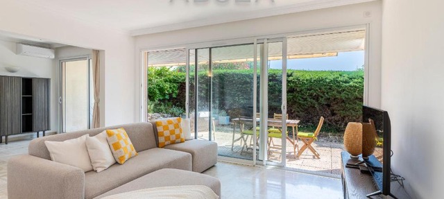 Nice Garden Apartment Pool Parking Air Conditioning Family Friendly in Nice