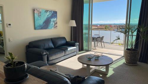 Northshore Nirvana, Mantra Building in Geraldton