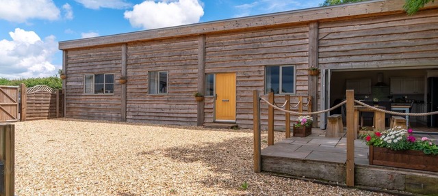 Old Stables - sleeps 5 guests in 3 bedrooms in Cold Ashton