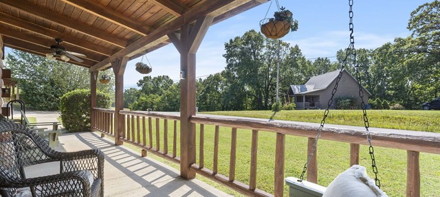 One Level Log Cabin Minutes from Big Cedar with Wood Burning Fireplace & Free Tickets Pet Friendly in Ridgedale