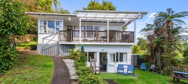 Otaramarae Retreat - Lake Rotoiti Holiday Home in Okere Falls