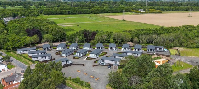 Paddock Lodges| Executive 4 Bed Villa in Perth