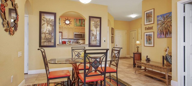Palm Tree Paradise! Bright Tropical Fun with “Frozen” Bedroom - 3 mi from WDW in Kissimmee