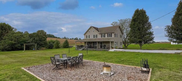 Peaceful Farmland Escape & Animals in Ronks