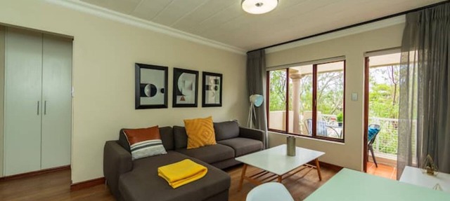 Peaceful home 4,7km to Sandton city in Sandton