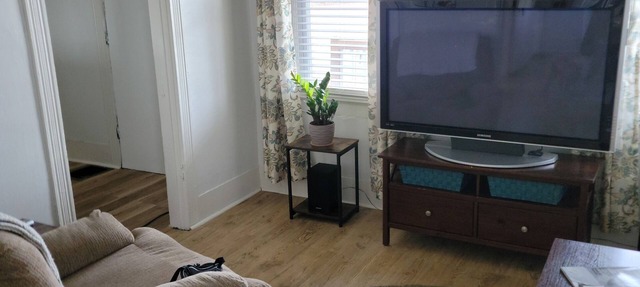 Peaceful, pet friendly and newly remodeled Geneva home in Geneva
