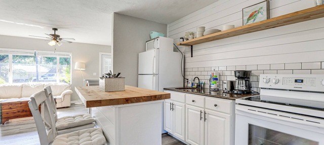 Pet-Friendly Bradenton Home: 3 Mi to Riverwalk! in Bradenton