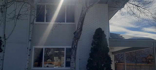 Pet Friendly spacious home. Close to everything in Midvale