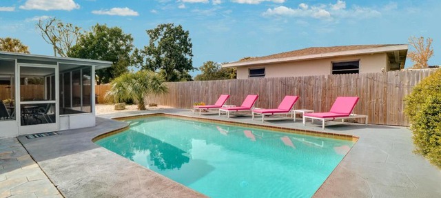 Pineapple Escape in Seminole