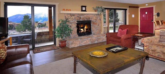 Ponderosa Condo, renovated 2BD/2BA, hot tub, deck in Crested Butte