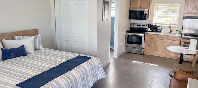 Poolside King Studio in Marco Island