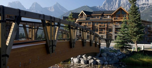 Premium penthouse in the heart of the Canadian Rockies! Walk to busy downtown. in Canmore