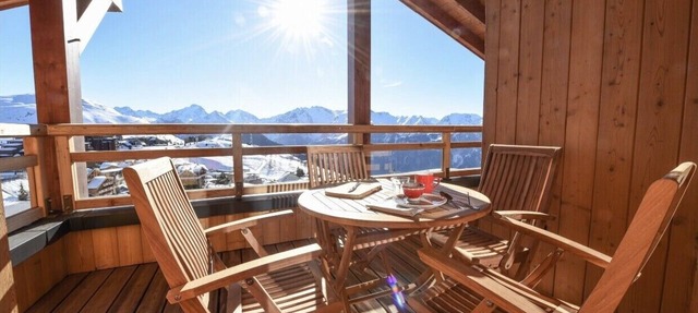 Prestigious ski-in/ski-out apartment with panoramic view in Huez