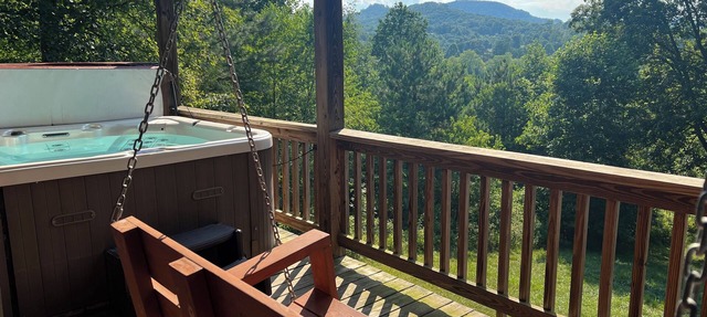 Private Creekside Mountain View Retreat - Hot Tub/Game Room/Fire Pit in Murphy
