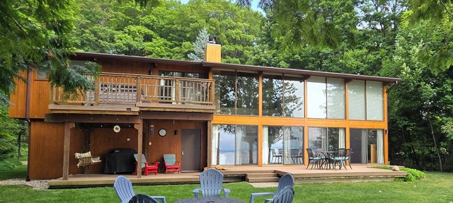 Private Lakefront Suttons Bay Home with Hot Tub, Newly Renovated Beach and A/C! in Suttons Bay