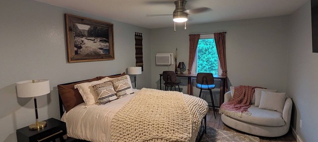 Private Mountain Suite with Queen Bed, Fire Pit, Grill & Peaceful Outdoor Space. in Murphy