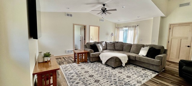 Private Ridge top Cabin/House in Avoca