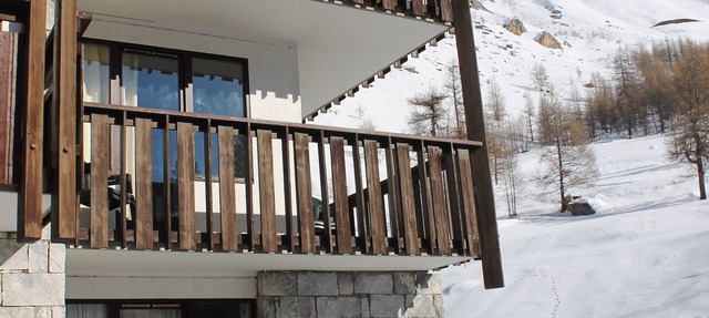 Recently refurbished s/c 2 bedroom flat to sleep up to 7 - Private WiFi included in Val-d'Isère