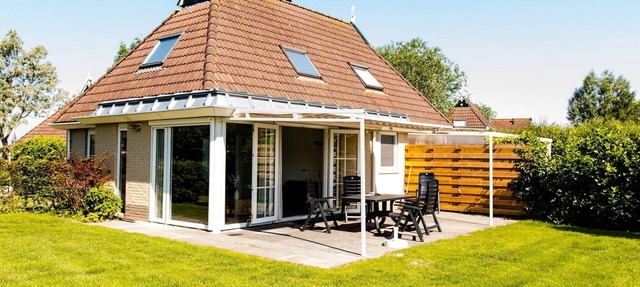 Relaxing Getaway on the Water in Eernewoud