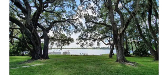 Relaxing Lakefront Getaway on Private Lake in FL in Fort McCoy