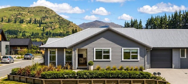 Remarkable Mountain View - 4 Bedroom Home in Queenstown