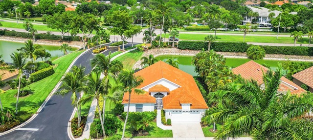 Resort Style Oasis 3-bedroom House in Naples for a relaxing getaway in Naples