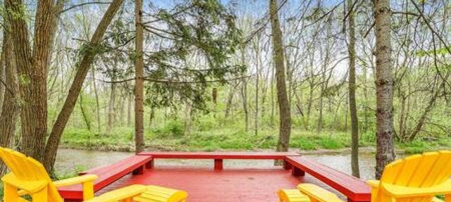 Rustic Riverfront Escape with Sauna in Burlington in Burlington