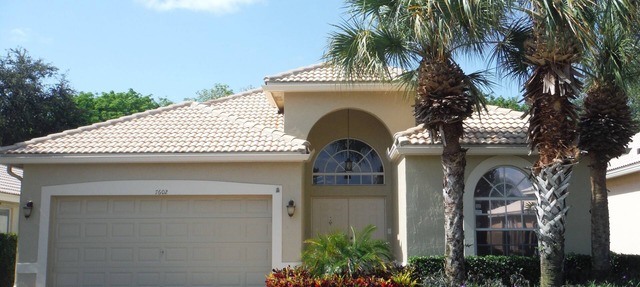 Safe Delray Beach, 3 bed/2, gated, Priv heated salt pool, Loaded, WIFI, NETFLIX in Delray Beach