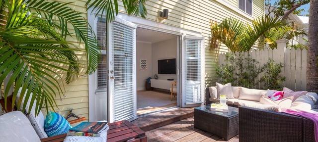 SALTWATER REMEDY~2BR/2.5Ba Truman Annex/Porter Crt Townhome/Semi-private Pool in Key West