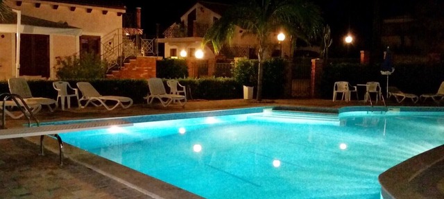 Sea side apartment with POOL, Terrace with SEA VIEW, WiFi, near Cefalu Palermo in Campofelice di Roccella