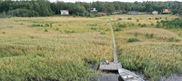 Seaside plot with private jetty, rowing boat & sunset in Kvicksund