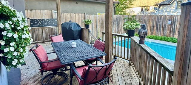 Serenity on Lock| Family Retreat, Heated Pool & Games loft, steps to Little Lake in Peterborough