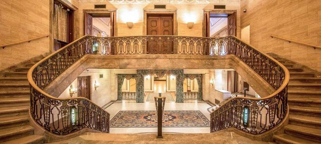 Signature Suite + Restaurant & Area Shuttle in Wilmington