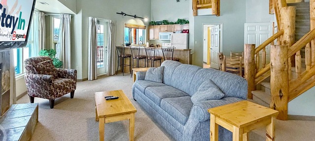 Ski-In/Ski-Out Loft & Balconies/Family Stay in Kimberley